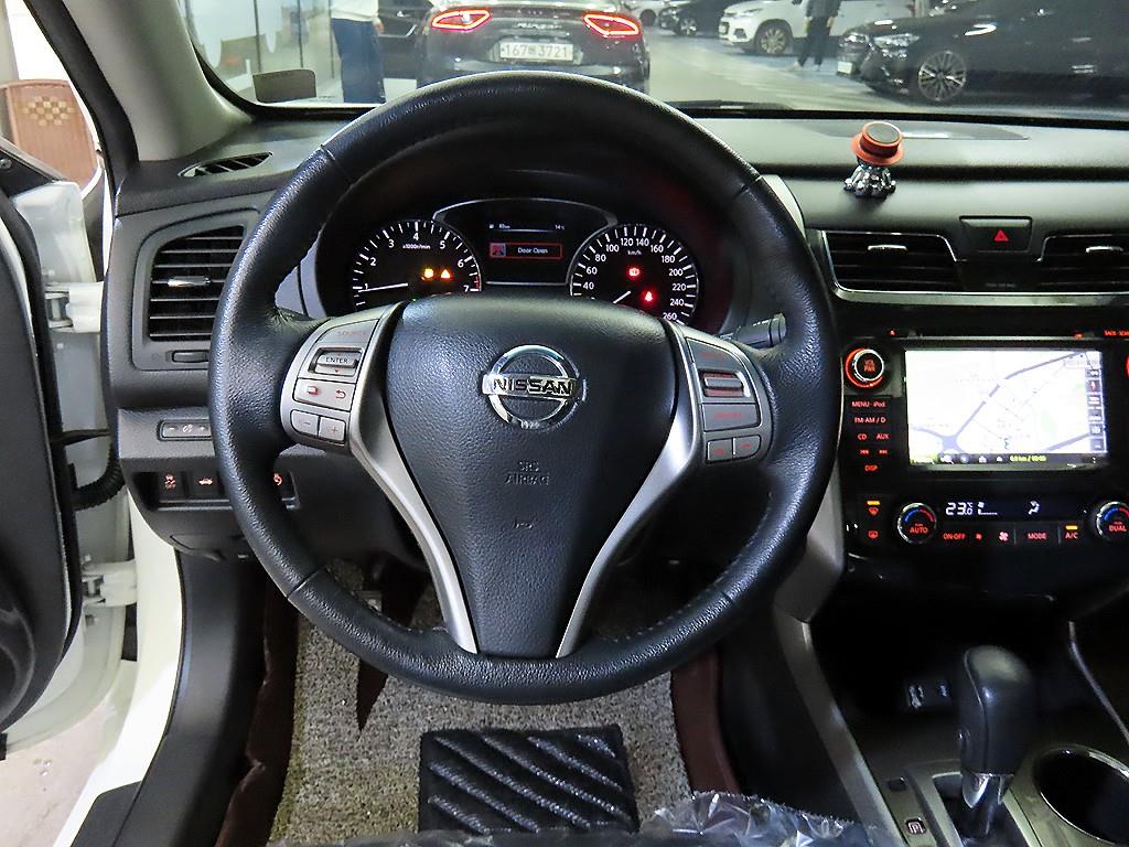 Nissan Altima - Vista 8