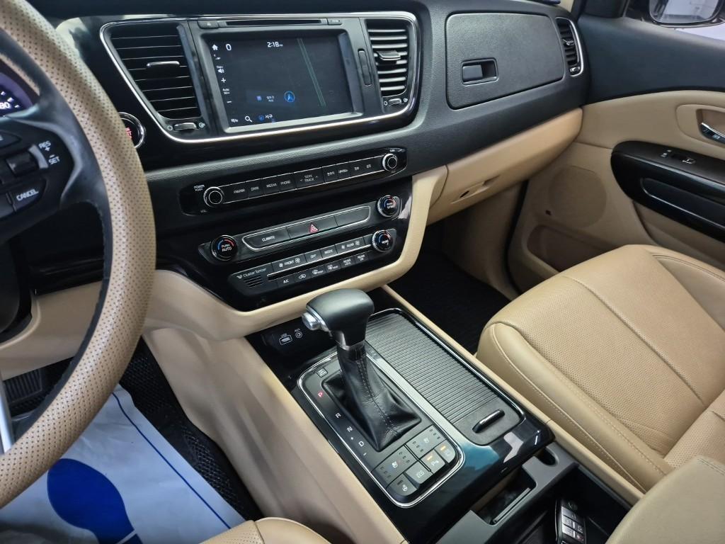 KIA Carnival - Vista 10