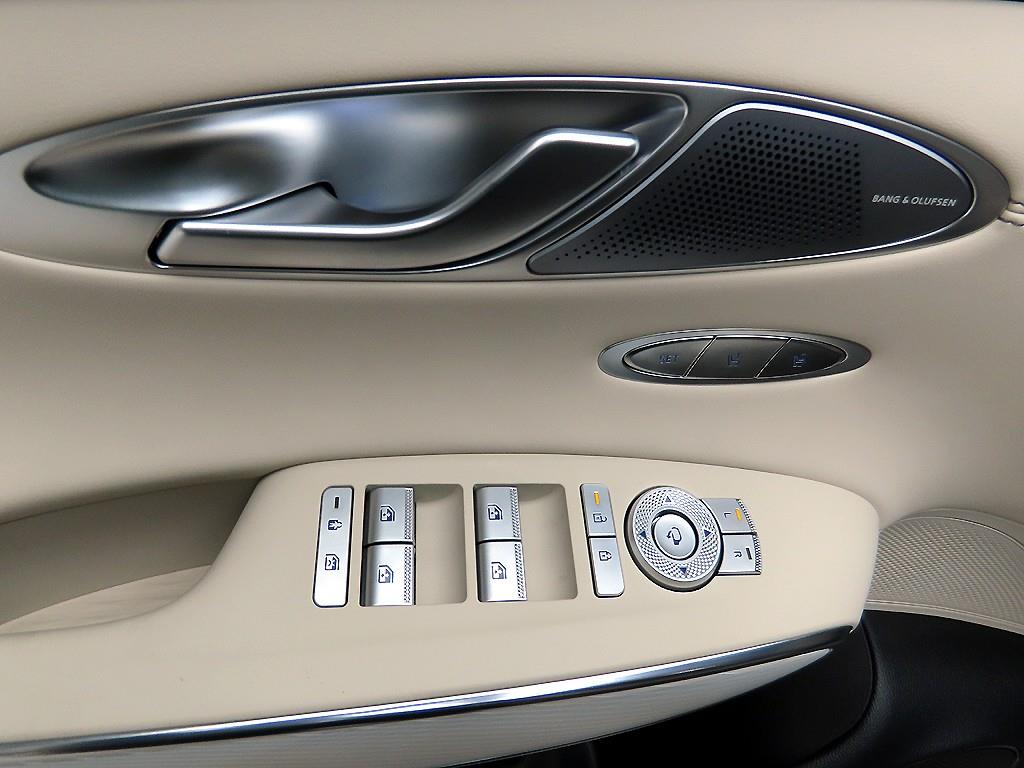 Genesis GV70 - Vista 11