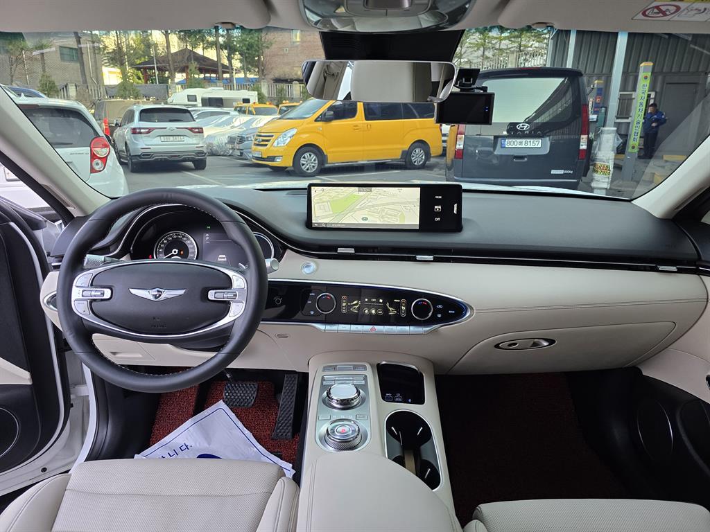 Genesis GV70 - Vista 9