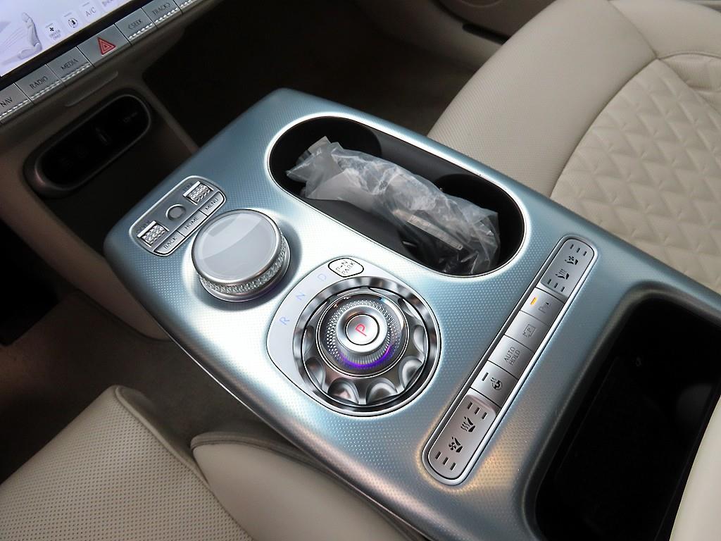 Genesis GV60 - Vista 11