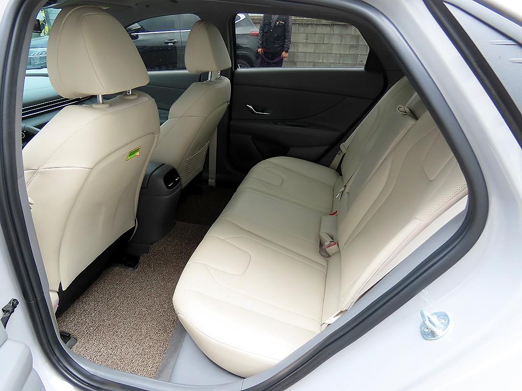 HYUNDAI Avante - Vista 6