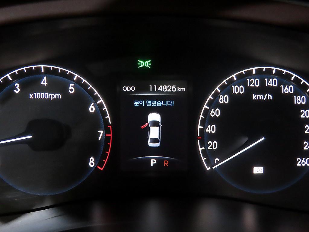 HYUNDAI Genesis - Vista 9