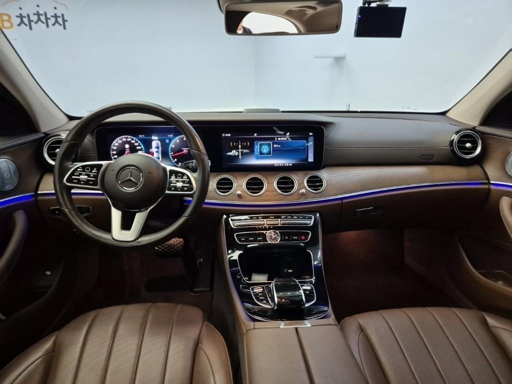 Mercedes Benz E class - Vista 7