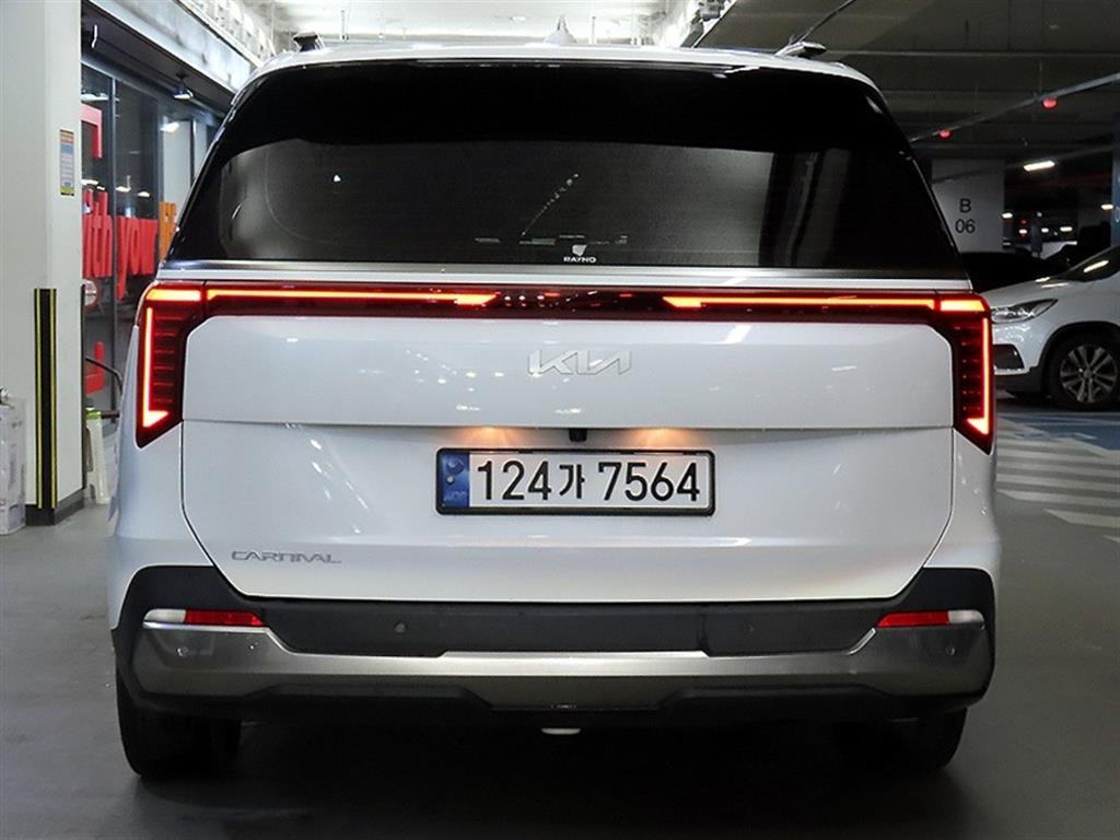 KIA Carnival - Vista 5