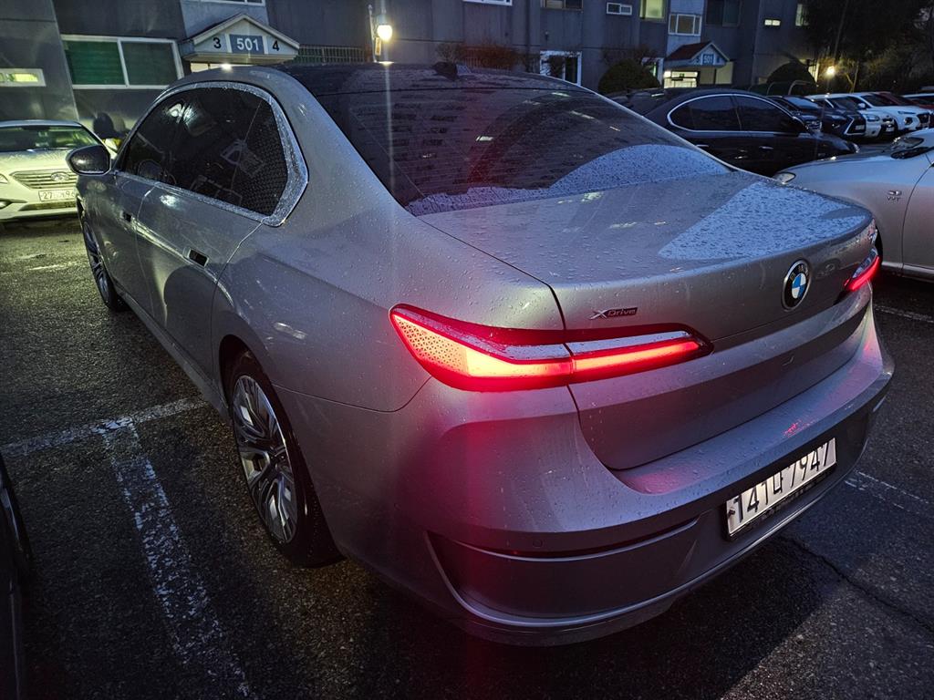 BMW 7 Series - Vista 5