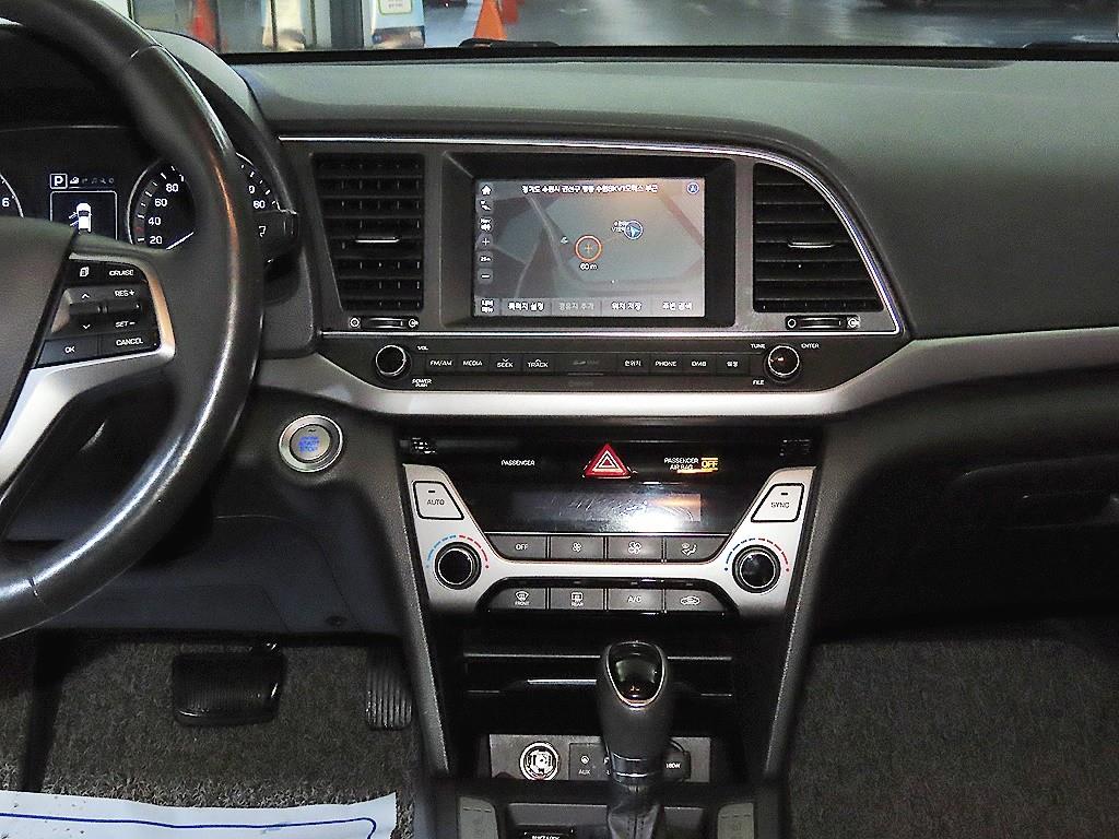 HYUNDAI Avante - Vista 11