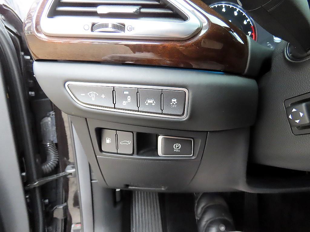 Genesis EQ900 - Vista 12