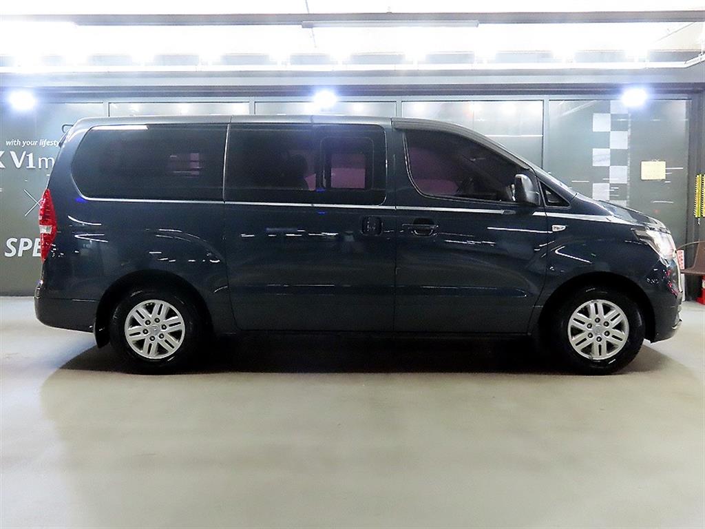 HYUNDAI Starex - Vista 3