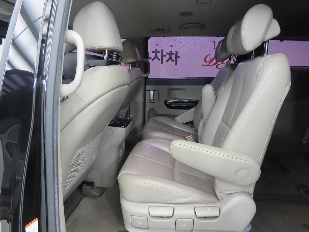 KIA Carnival - Vista 6