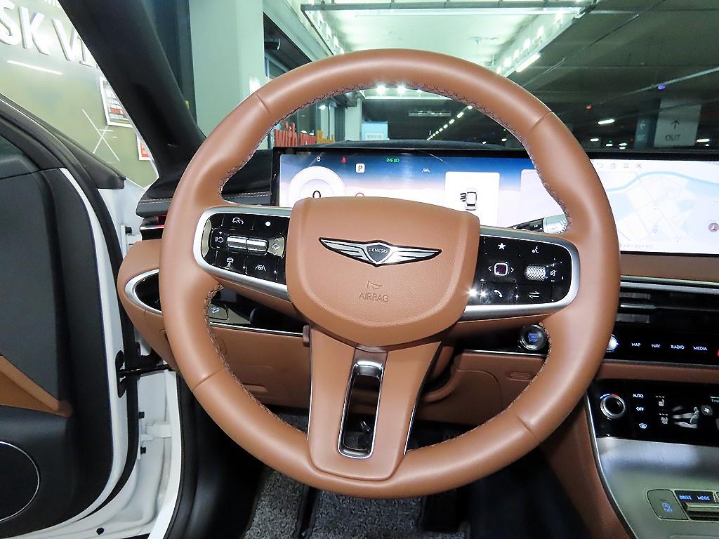 Genesis GV70 - Vista 8