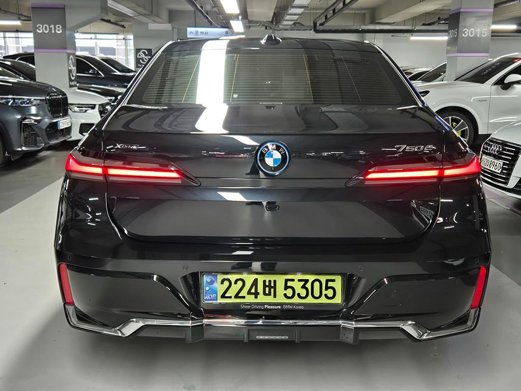 BMW 7 Series - Vista 4