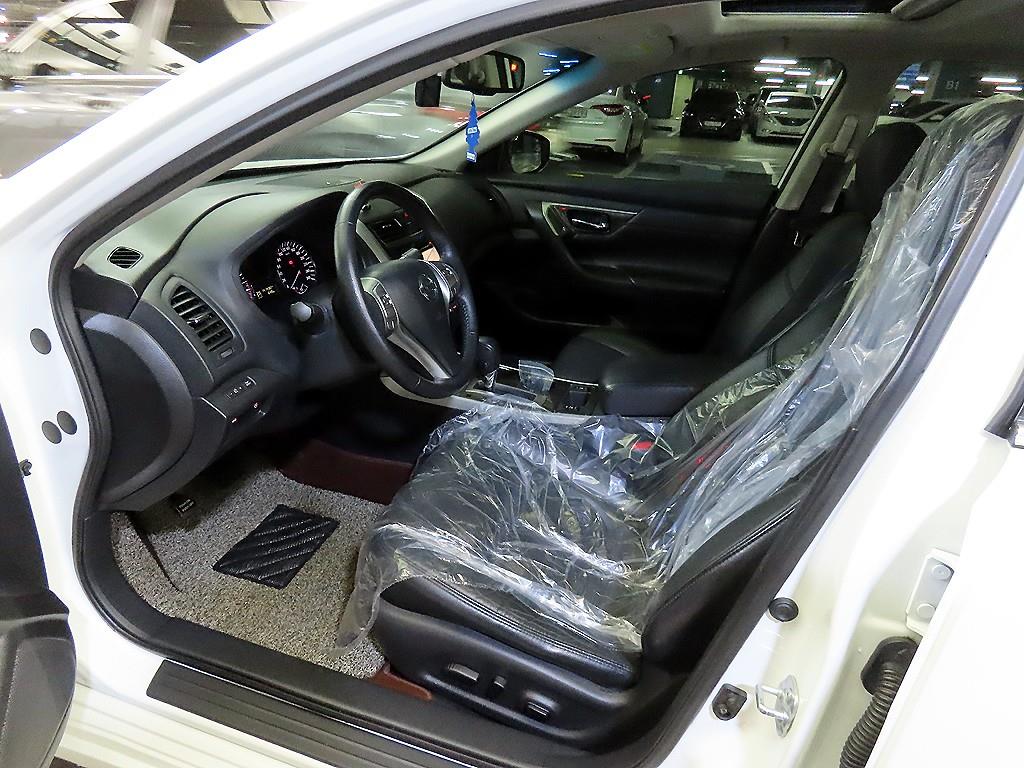 Nissan Altima - Vista 6