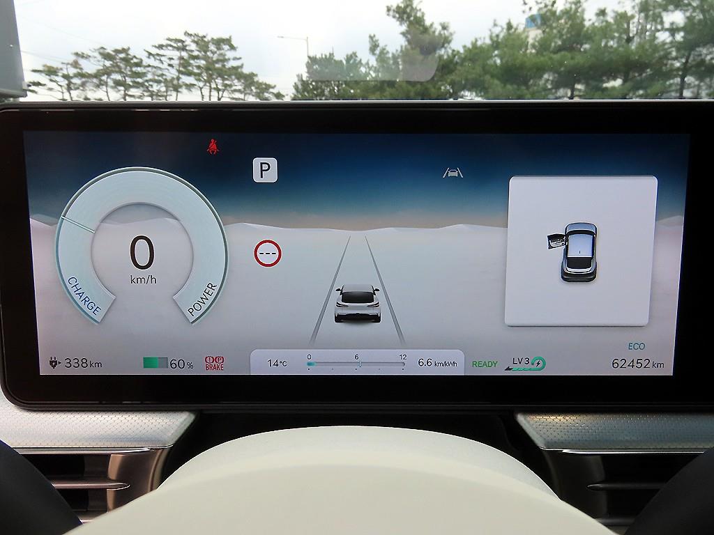 Genesis GV60 - Vista 9