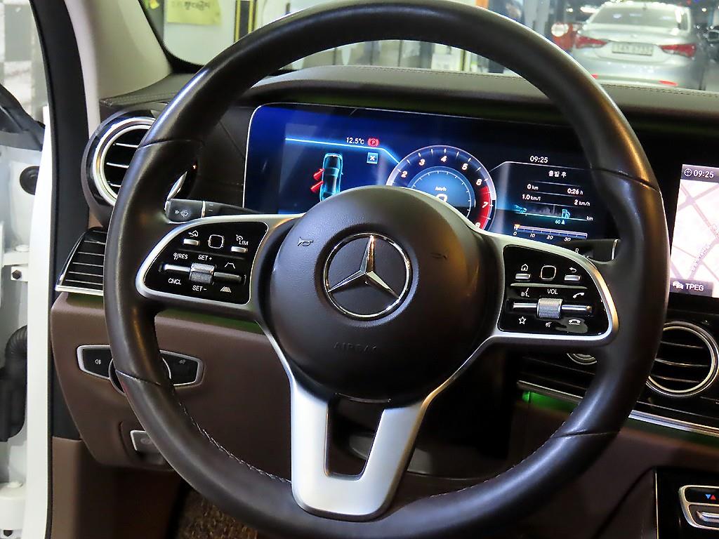 Mercedes Benz E class - Vista 8