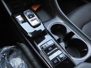 HYUNDAI Sonata - Vista 12