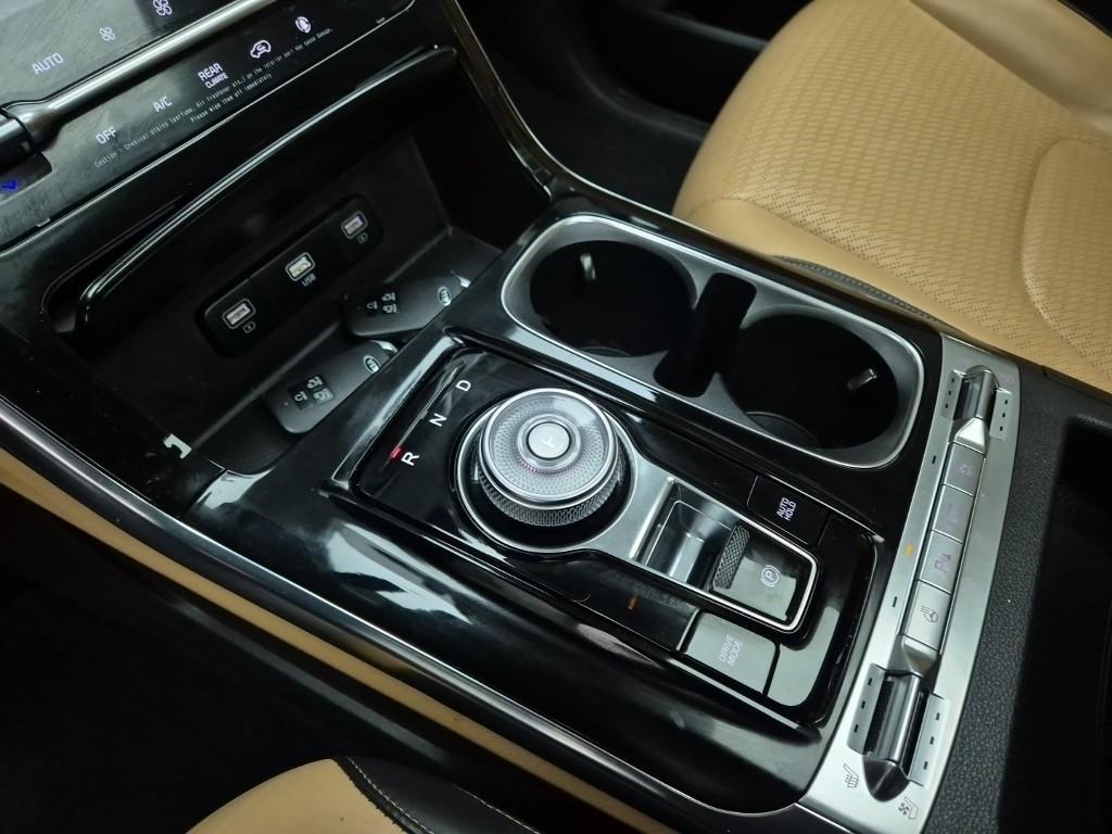 KIA Carnival - Vista 8