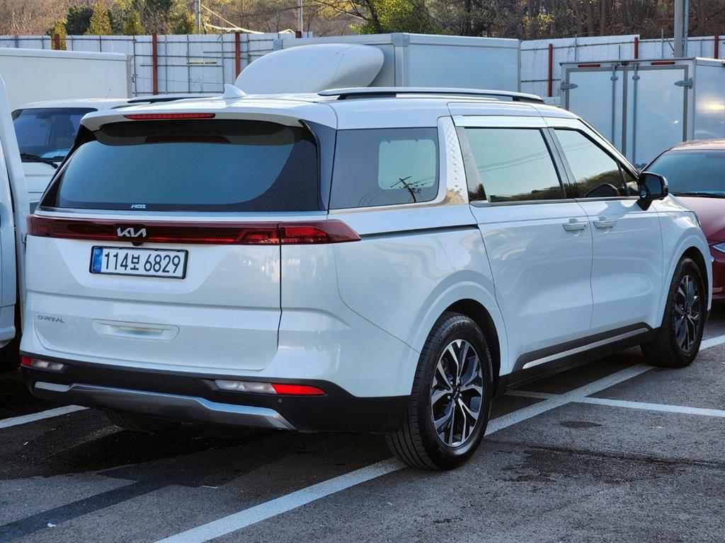KIA Carnival - Vista 4