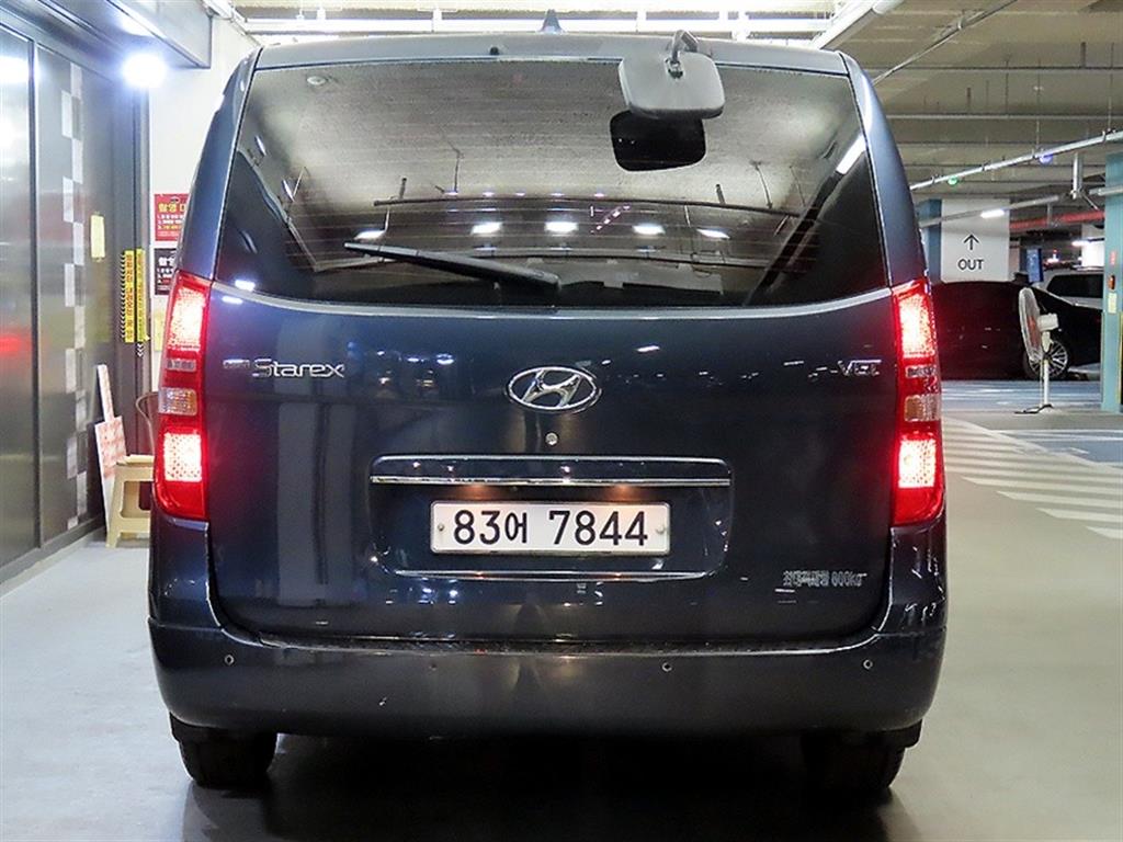 HYUNDAI Starex - Vista 5