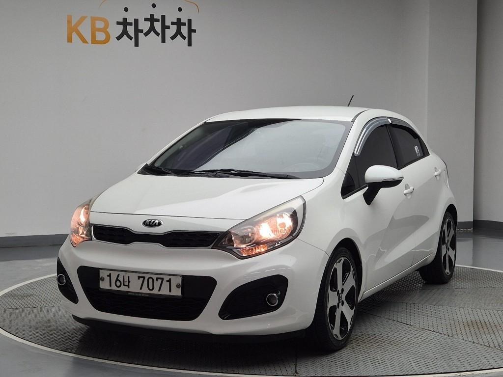 KIA Pride 2014 Blanco - Importación desde Corea - HF Imports Iquique - Foto 1