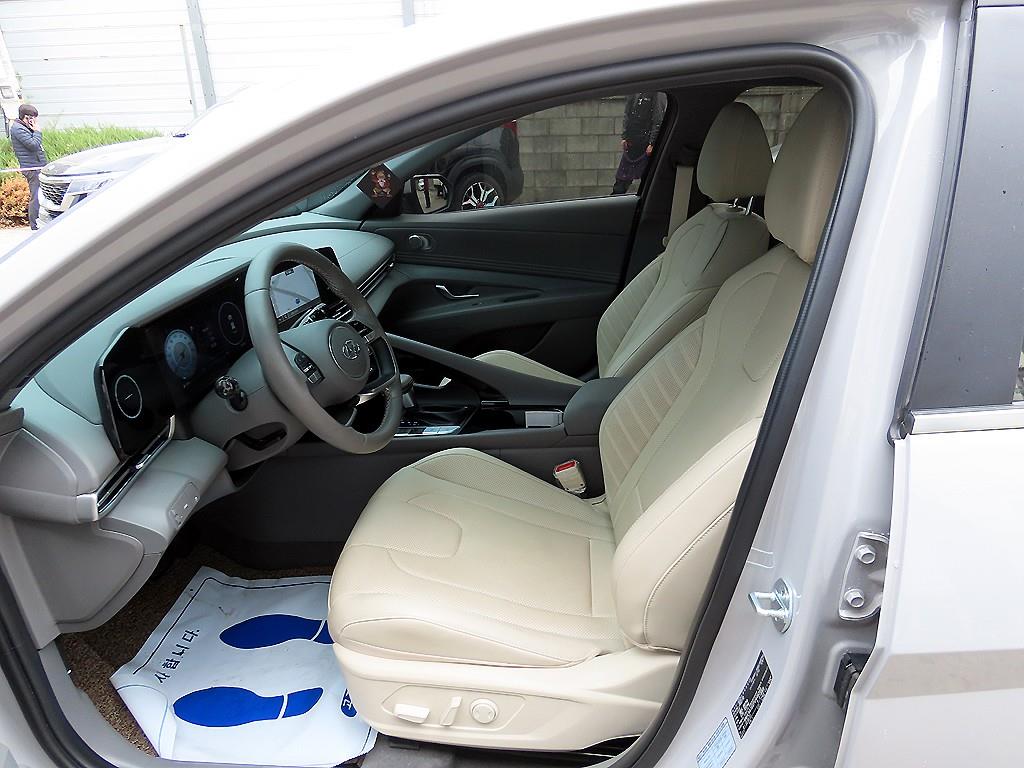 HYUNDAI Avante - Vista 5