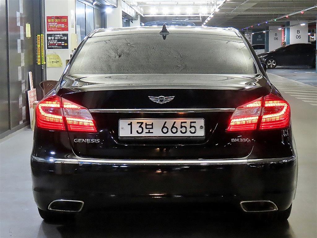 HYUNDAI Genesis - Vista 5