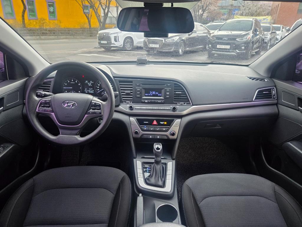 HYUNDAI Avante - Vista 7