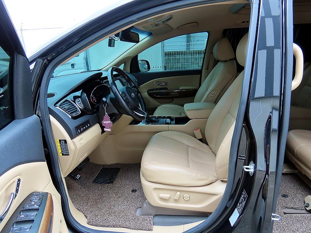 KIA Carnival - Vista 5