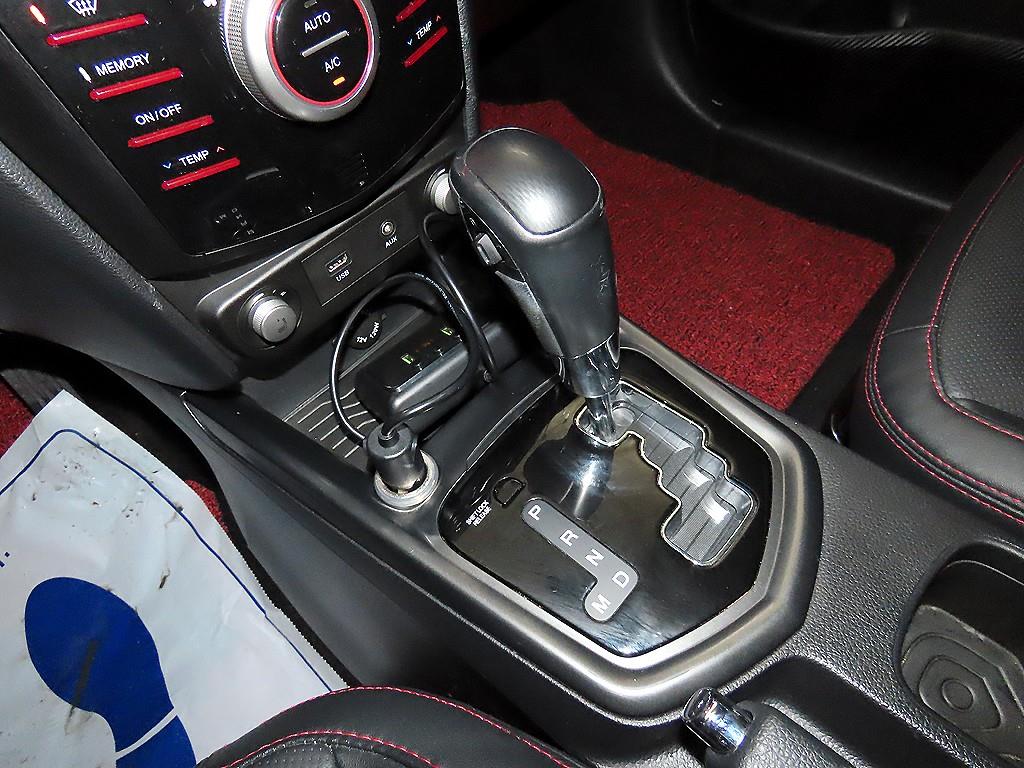 Ssangyong Tivoli - Vista 12