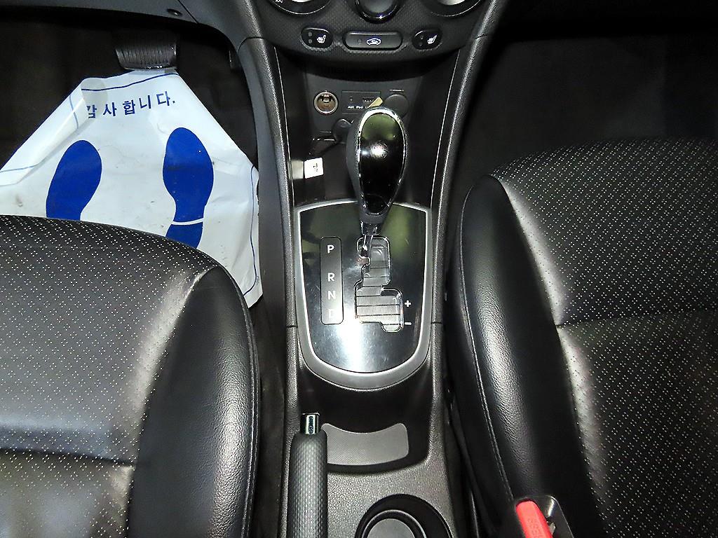 HYUNDAI Accent - Vista 12