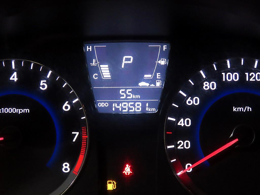 HYUNDAI Accent - Vista 9