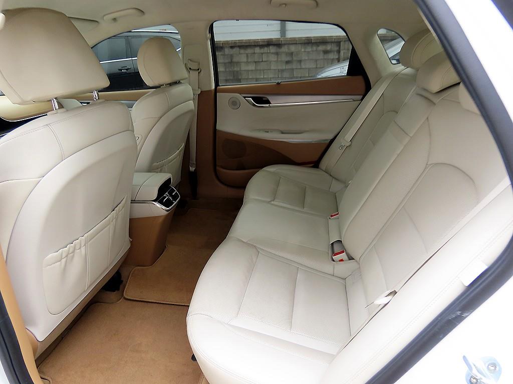 HYUNDAI Grandeur - Vista 6