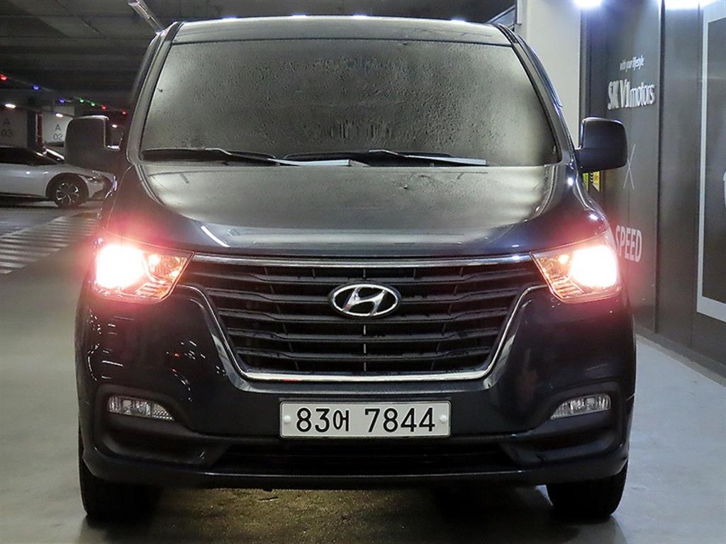 HYUNDAI Starex - Vista 2