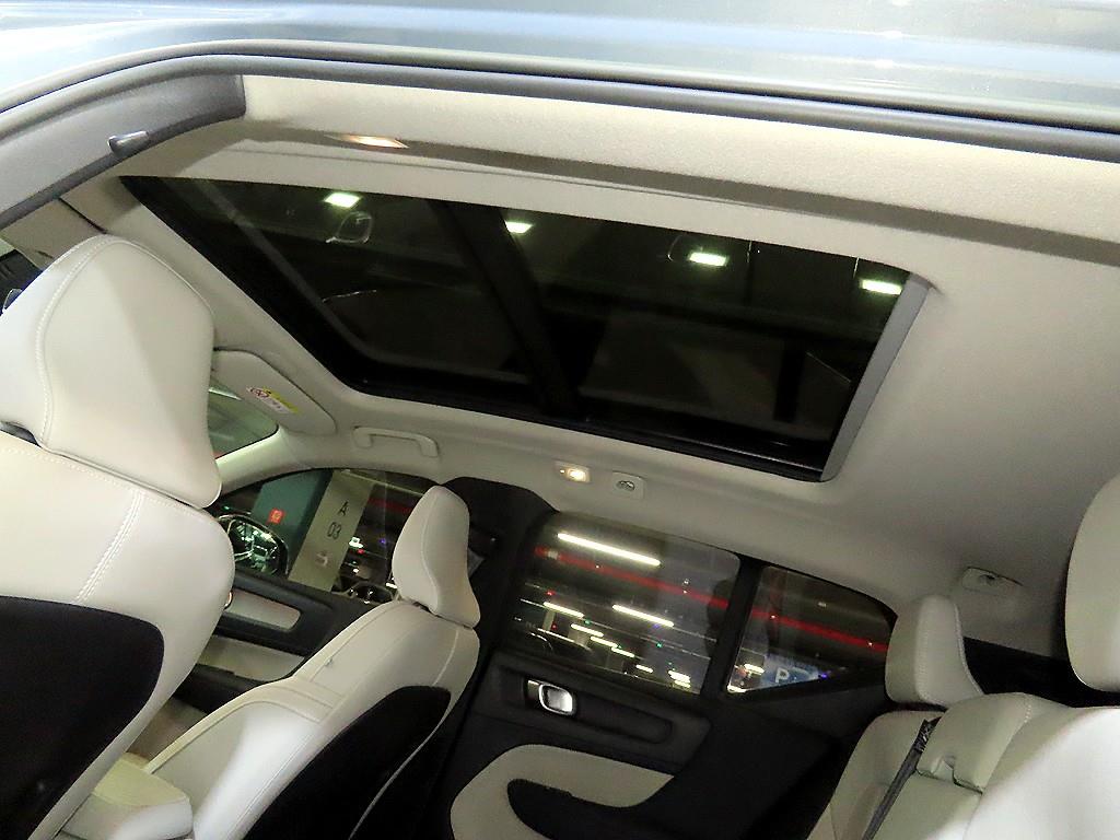 Volvo XC40 2023 skyblue - Importación desde Corea - HF Imports Iquique - Foto 16