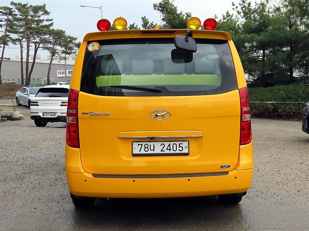 HYUNDAI Starex - Vista 4