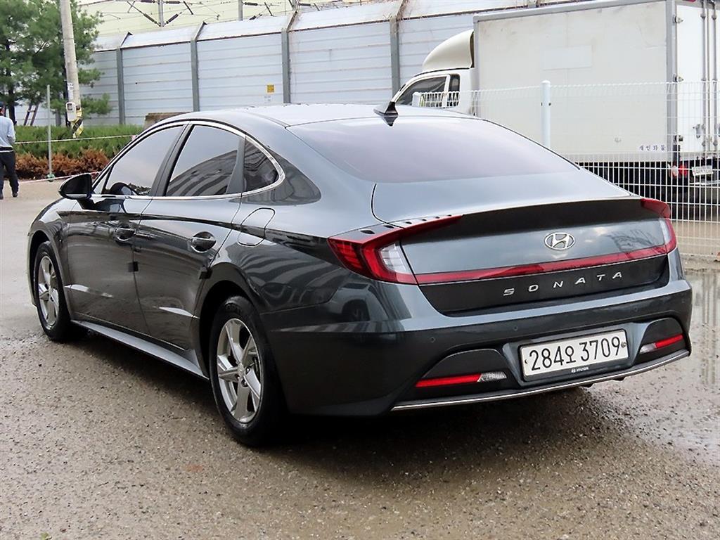 HYUNDAI Sonata - Vista 3