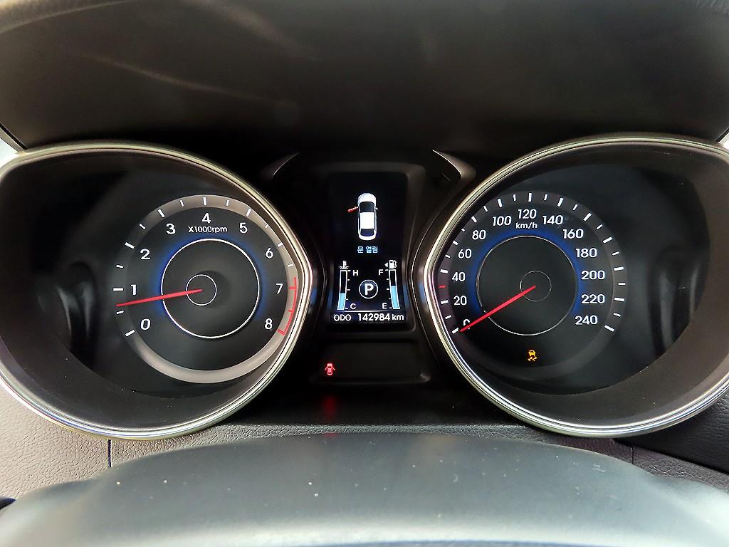 HYUNDAI Avante - Vista 9