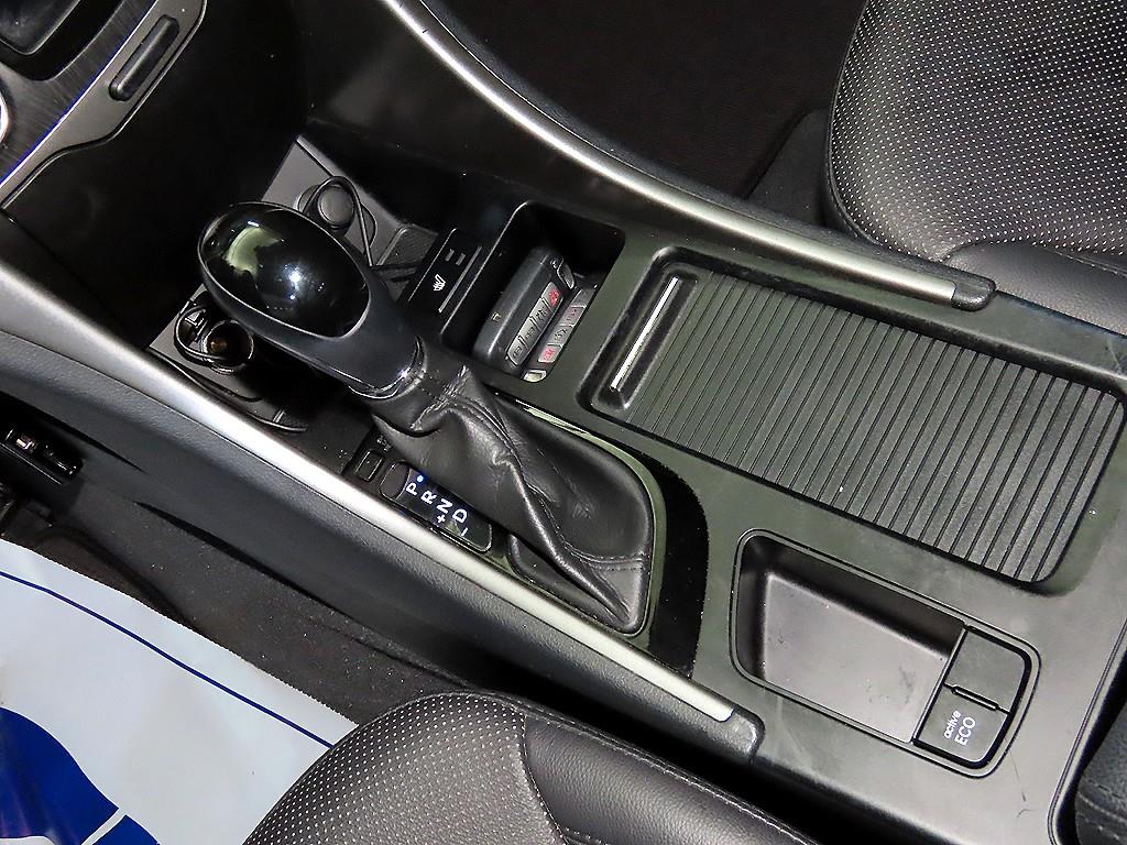 HYUNDAI Sonata - Vista 12