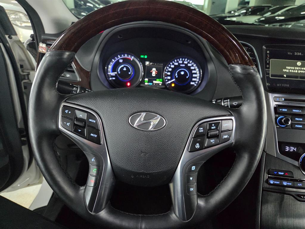 HYUNDAI Grandeur - Vista 5