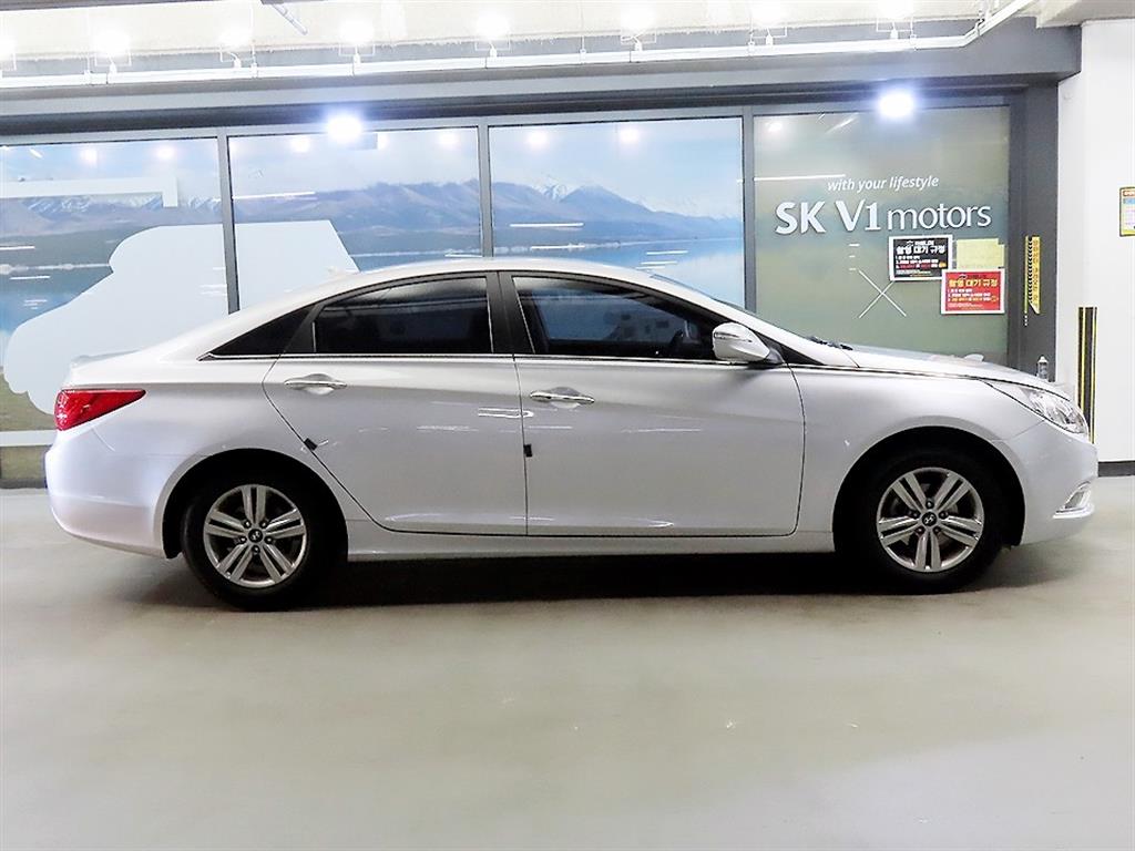 HYUNDAI Sonata - Vista 3