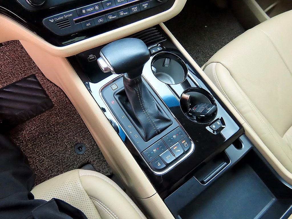 KIA Carnival - Vista 11