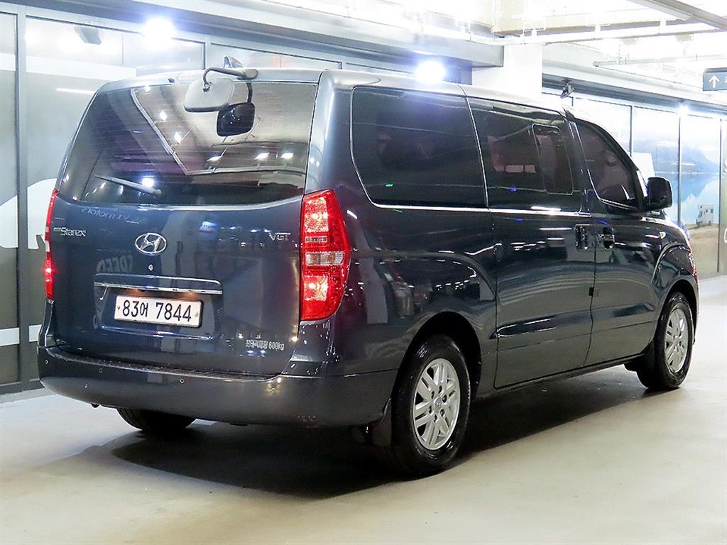 HYUNDAI Starex - Vista 4