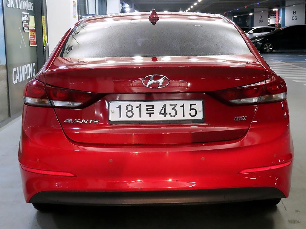 HYUNDAI Avante - Vista 5