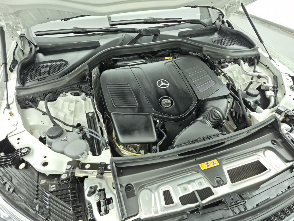 Mercedes Benz GLC Class - Vista 6