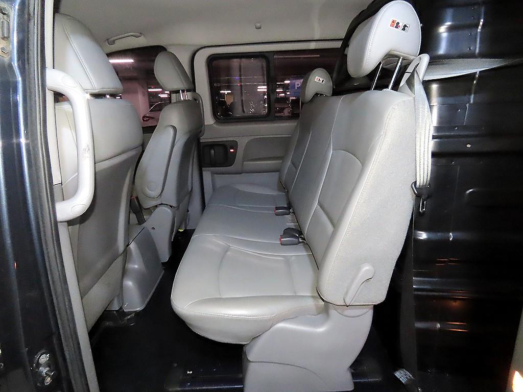 HYUNDAI Starex - Vista 7