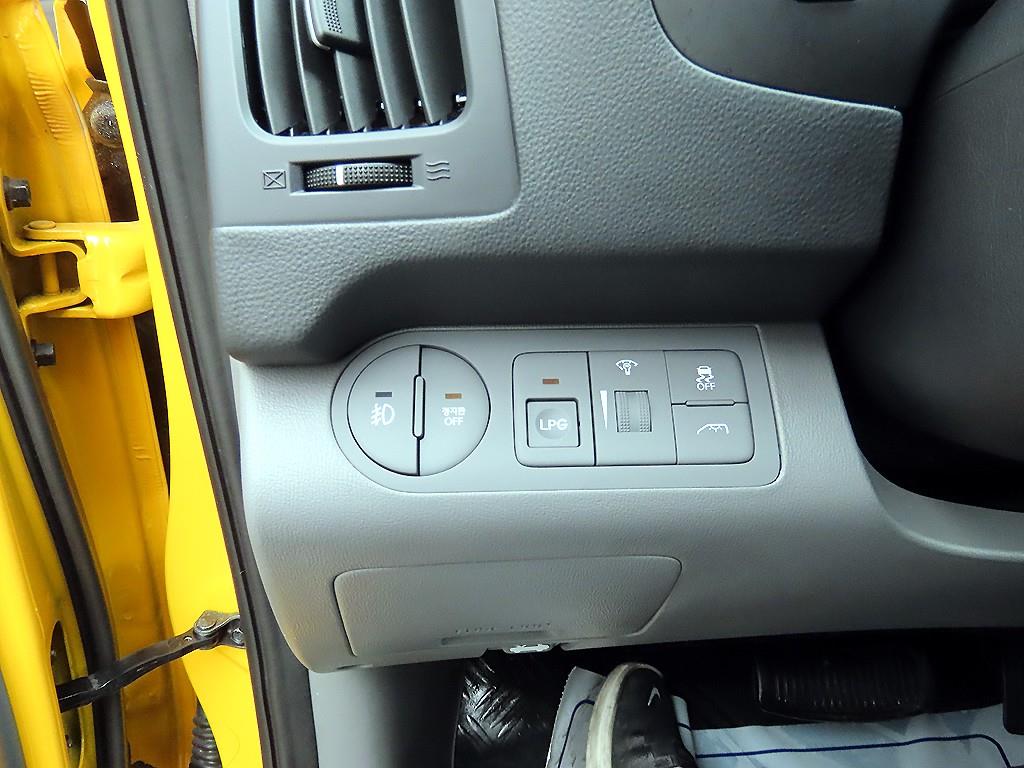 HYUNDAI Starex - Vista 12