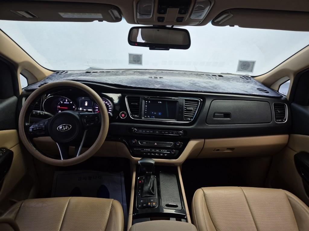 KIA Carnival - Vista 7