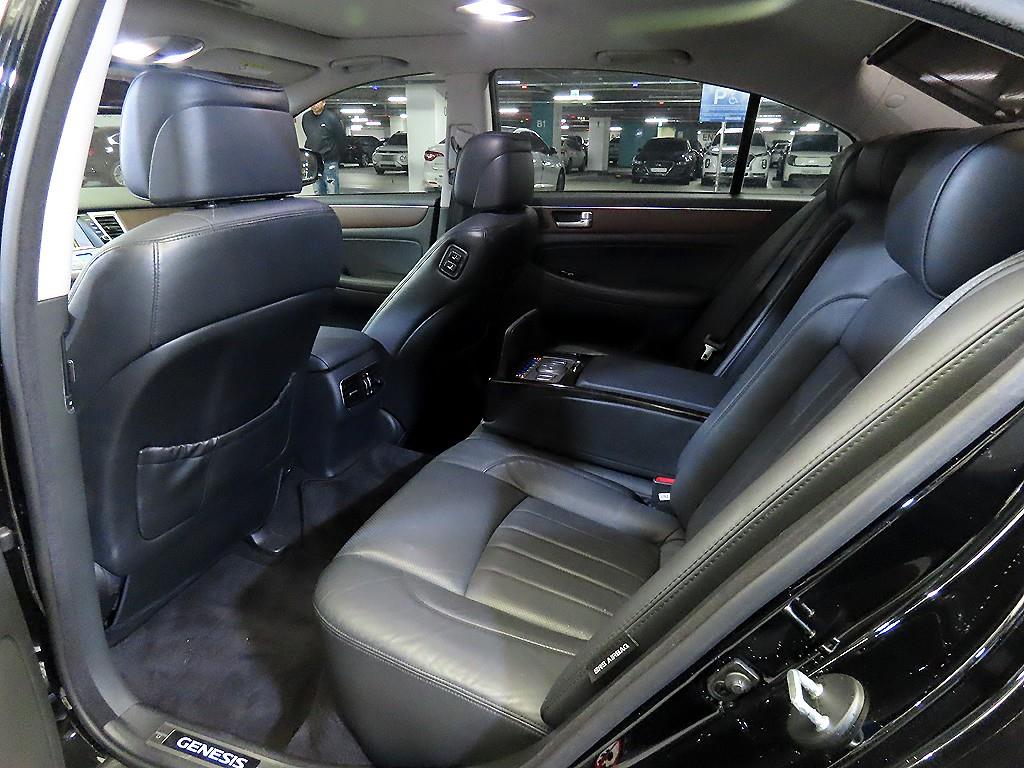 HYUNDAI Genesis - Vista 7