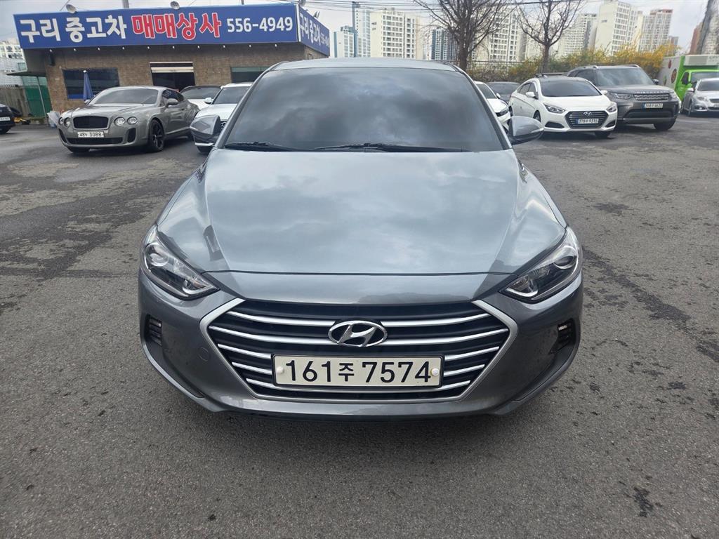 HYUNDAI Avante - Vista 2