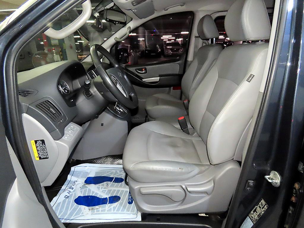 HYUNDAI Starex - Vista 6